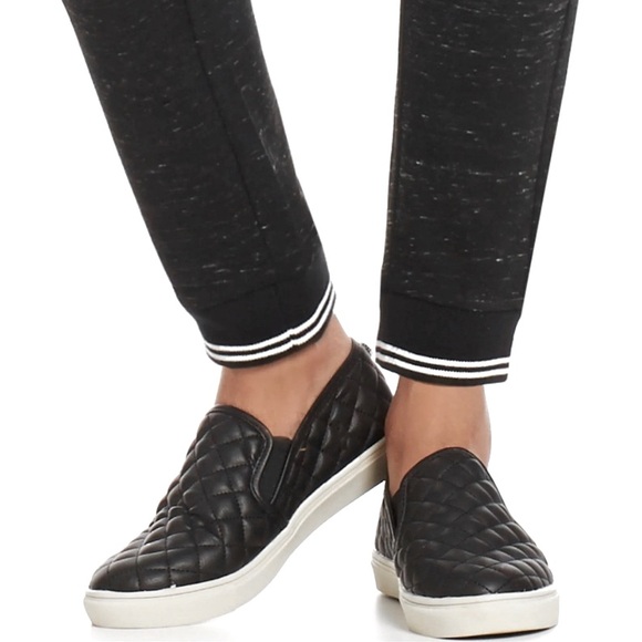 Steve Madden Ecentrq Black Quilted Slip On Sneaker - Picture 1 of 10